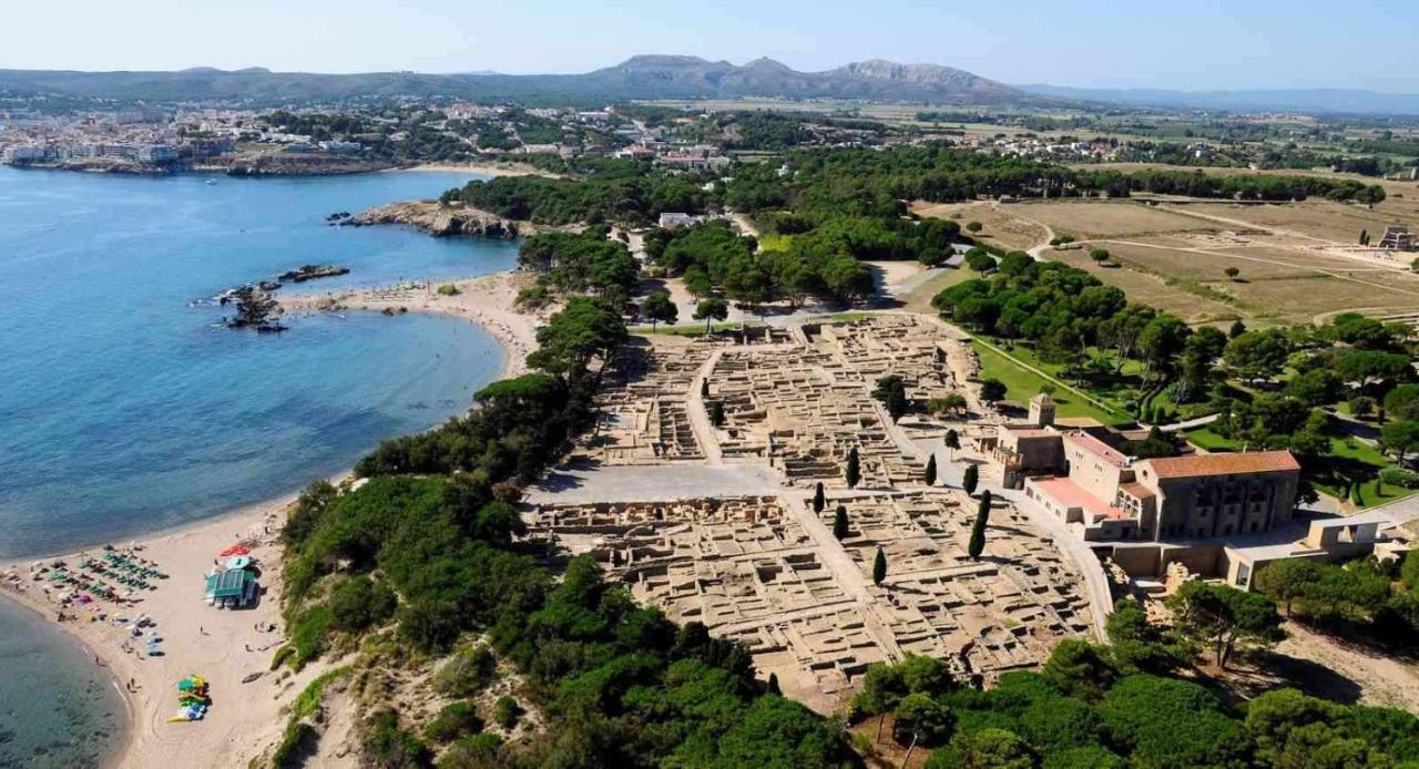 La Rectoria de Dosquers 26pax Villa Maià de Montcal Exterior foto